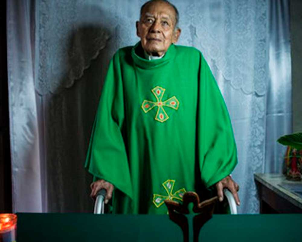 6.Jaime Granera Soto ejerciendo su sacerdocio